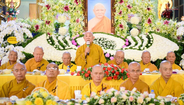 Hòa thượng Thích Như Tín đạo từ tại buổi lễ