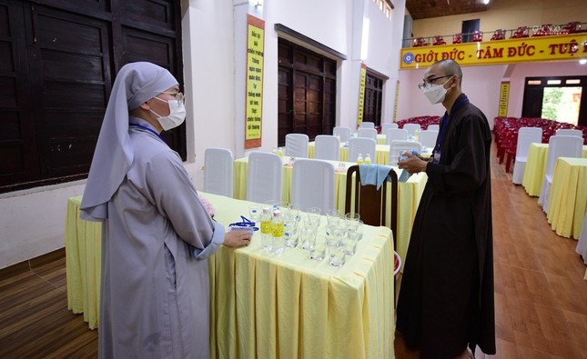 Ban Thị giả chuẩn bị nước uống Ban Thị giả chuẩn bị nước uống