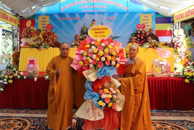 Lẵng hoa chúc mừng của Ban Trị sự Phật giáo tỉnh Phú Yên