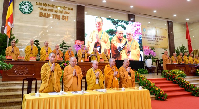 Chư tôn đức chứng minh