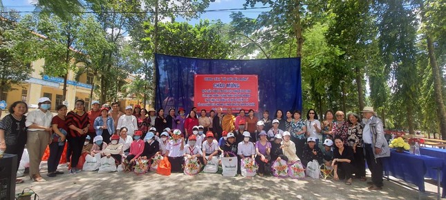 Chương trình trao tặng hơn 2.500 phần quà nhân dịp Trung thu