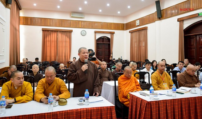 Đại đức Thích Tâm Chính báo cáo công tác chuẩn bị nội dung của đại hội Đại đức Thích Tâm Chính báo cáo công tác chuẩn bị nội dung của đại hội