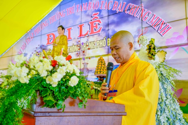 Thượng tọa Thích Vạn Trí phát biểu