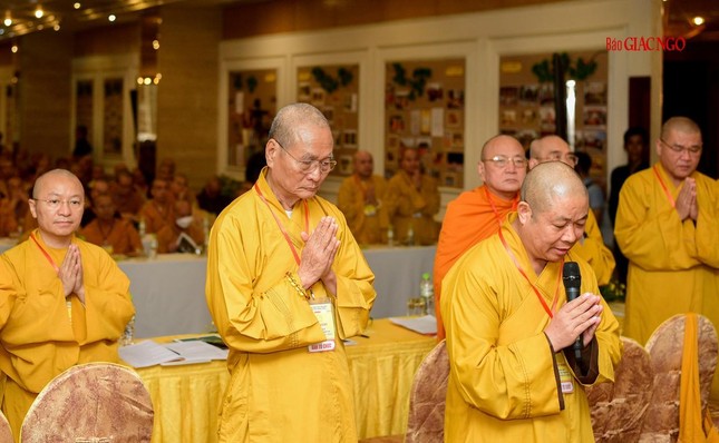 Thượng tọa Thích Thọ Lạc cùng các thành viên phát nguyện tiếp tục hoàn thành các công việc mà Trung ương GHPGVN giao phó Thượng tọa Thích Thọ Lạc cùng các thành viên phát nguyện tiếp tục hoàn thành các công việc mà Trung ương GHPGVN giao phó
