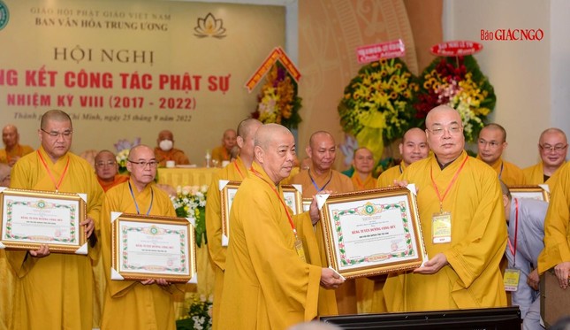 Hòa thượng Thích Trí Minh nhận Bằng tuyên dương của Trung ương GHPGVN Hòa thượng Thích Trí Minh nhận Bằng tuyên dương của Trung ương GHPGVN