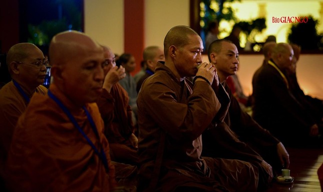 Thưởng thức trà Việt hương hoa Ngâu