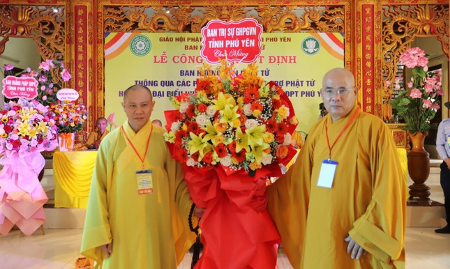 Ban Trị sự Phật giáo tỉnh Phú Yên tặng hoa chúc mừng