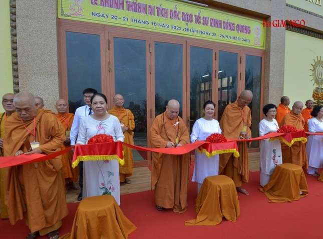 Nghi thức cắt băng khánh thành