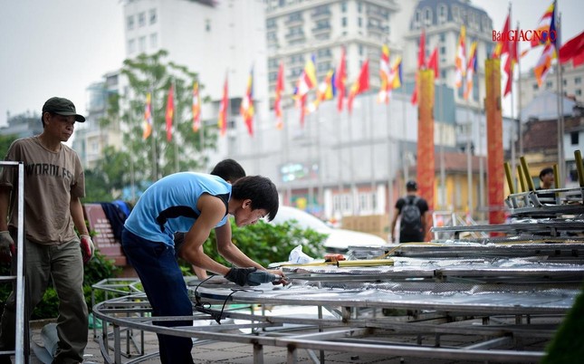 Thiết kế lễ đài ngoài trời