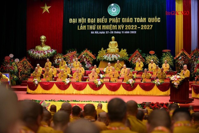 Chư tôn đức điều hành phiên làm việc thứ 2 của Đại hội đại biểu Phật giáo toàn quốc lần thứ IX, nhiệm kỳ (2022-2027) Chư tôn đức điều hành phiên làm việc thứ 2 của Đại hội đại biểu Phật giáo toàn quốc lần thứ IX, nhiệm kỳ (2022-2027)