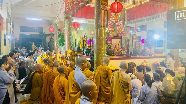 Tăng Ni, Phật tử trong tông phong Liên tông Tịnh độ Non Bồng tham dự lễ mãn khóa Tăng Ni, Phật tử trong tông phong Liên tông Tịnh độ Non Bồng tham dự lễ mãn khóa