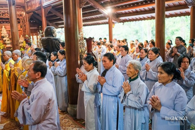 Đông đảo Tăng Ni, Phật tử tham dự - Ảnh: Hiếu Trương
