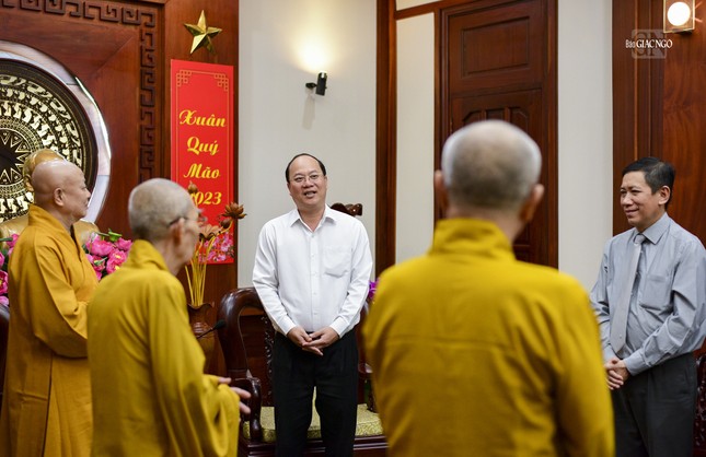 Ông Nguyễn Hồ Hải cảm ơn và chúc Tết đến chư tôn đức