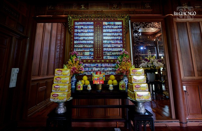 Bàn thờ hương linh được thiết kế mới đáp ứng nhu cầu tâm linh của Phật tử gần xa Bàn thờ hương linh được thiết kế mới đáp ứng nhu cầu tâm linh của Phật tử gần xa