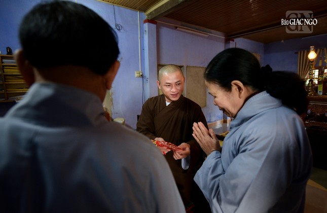 Nhận lộc xuân Nhận lộc xuân