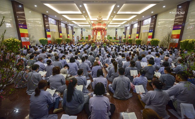 Toàn cảnh buổi Pháp hội Dược Sư sáng ngày thứ hai tại Việt Nam Quốc Tự Toàn cảnh buổi Pháp hội Dược Sư sáng ngày thứ hai tại Việt Nam Quốc Tự