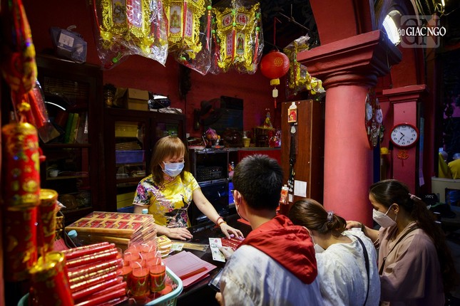 Khách thập phương ghi danh cầu an