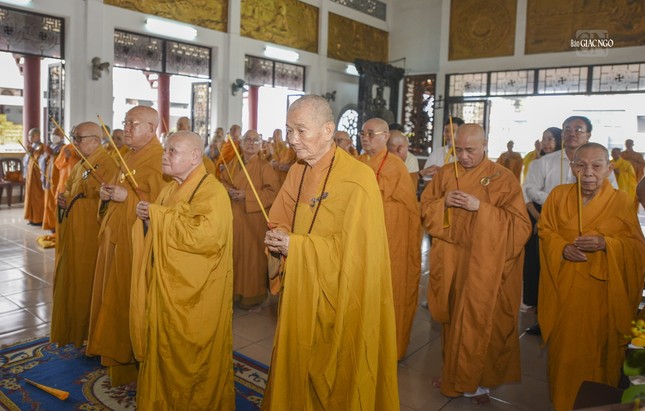 Chư tôn giáo phẩm niêm hương Chư tôn giáo phẩm niêm hương