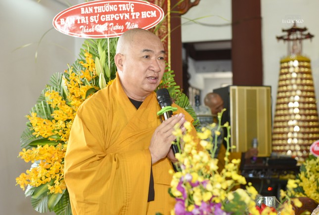 Thượng tọa Thích Phước Nguyên, Phó Tổng Thư ký kiêm Chánh Văn phòng II TƯGH thay mặt Ban Tổ chức đọc lời cảm tạ Thượng tọa Thích Phước Nguyên, Phó Tổng Thư ký kiêm Chánh Văn phòng II TƯGH thay mặt Ban Tổ chức đọc lời cảm tạ