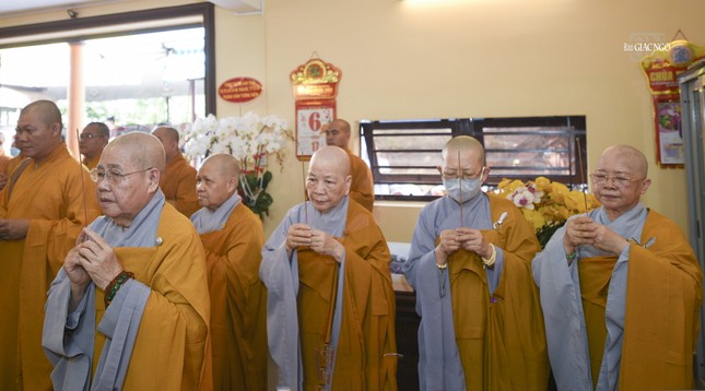 Ni trưởng Thích nữ Từ Nhẫn, Trưởng Phân ban Ni giới TP.HCM cùng các vị trong Phân ban Ni giới TP tham dự lễ tưởng niệm Ni trưởng Thích nữ Từ Nhẫn, Trưởng Phân ban Ni giới TP.HCM cùng các vị trong Phân ban Ni giới TP tham dự lễ tưởng niệm