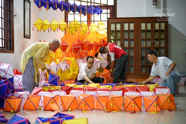 Tất cả đều cùng chung tay, chung lòng hướng đến một mùa Phật đản tràn ngập niềm vui và tình thương