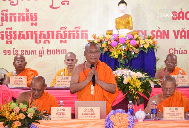 Hòa thượng Danh Lung giải đáp ý kiến của các đại biểu