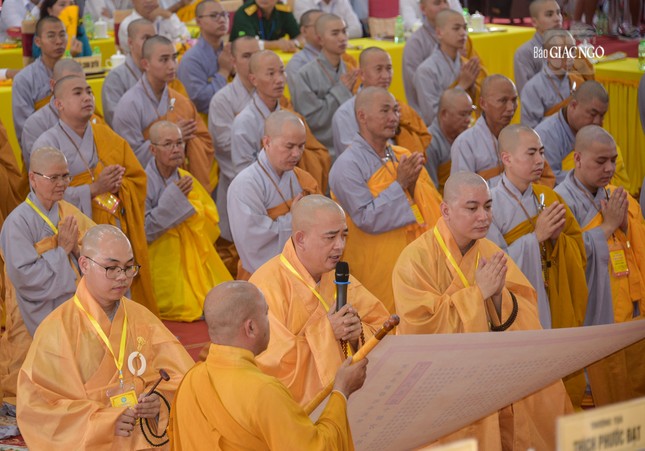 Ban Tổ chức Đại giới đàn đã nhất tâm cung thỉnh chư tôn đức Ban Chứng minh giới đàn, cung thỉnh Hội đồng Thập sư Tăng