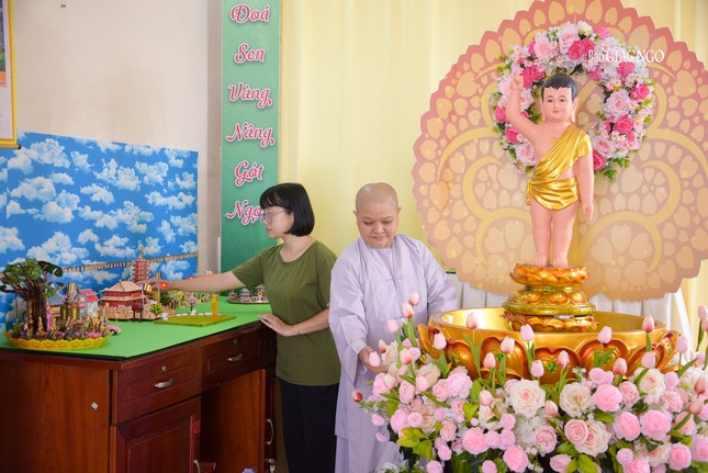 Lễ đài bên trong Ni viện