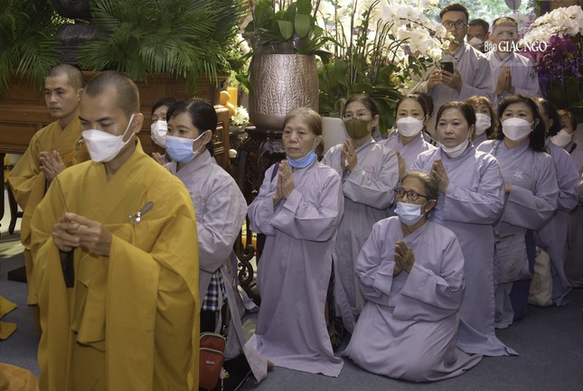 Phật tử đến đảnh lễ, viếng tang Trưởng lão Hòa thượng Phật tử đến đảnh lễ, viếng tang Trưởng lão Hòa thượng