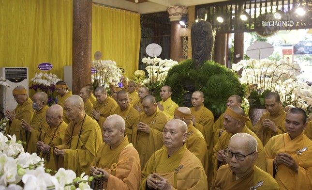 Chư Tăng thuộc tông phong tổ đình Phổ Quang (Q.Phú Nhuận) về viếng tang bậc tôn túc trưởng thượng của tông phong Chư Tăng thuộc tông phong tổ đình Phổ Quang (Q.Phú Nhuận) về viếng tang bậc tôn túc trưởng thượng của tông phong