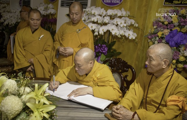 Ký sổ tang lưu niệm