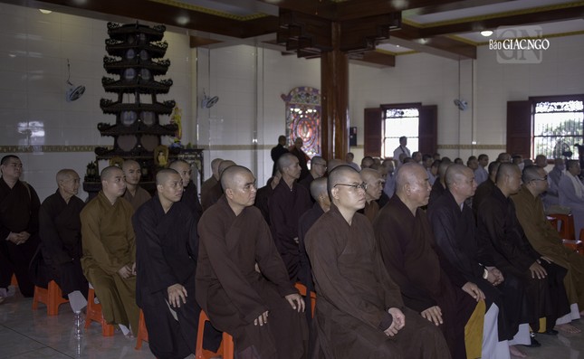 Chư Tăng Ni lắng nghe các kiến thức pháp luật liên quan đến tín ngưỡng, tôn giáo Chư Tăng Ni lắng nghe các kiến thức pháp luật liên quan đến tín ngưỡng, tôn giáo