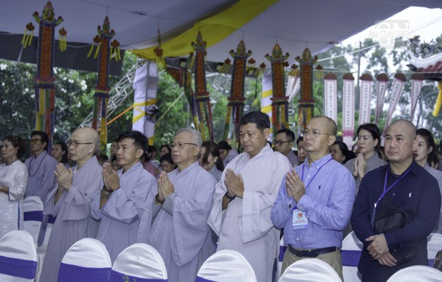 Đồng bào, Phật tử tham dự