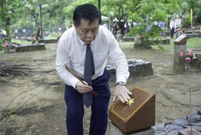 Tưởng nhớ các anh hùng liệt sĩ đã hy sinh, bia đá tưởng niệm đã dựng nhưng vẫn còn khuyết danh Tưởng nhớ các anh hùng liệt sĩ đã hy sinh, bia đá tưởng niệm đã dựng nhưng vẫn còn khuyết danh