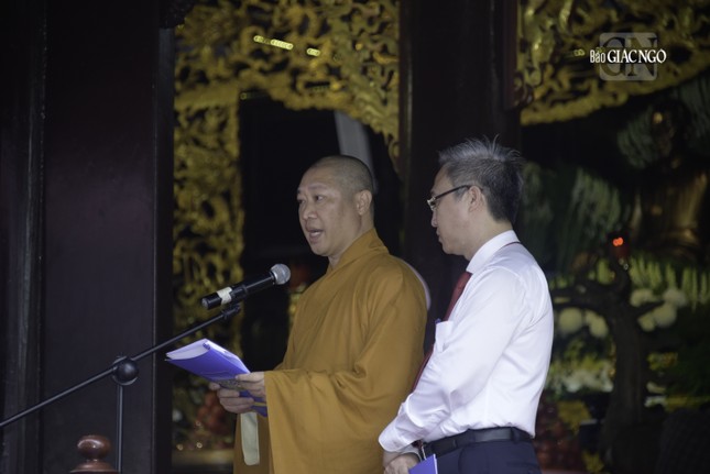 Thượng tọa Thích Thiện Thuận, Phó ban kiêm Chánh Thư ký Ban Trị sự GHPGVN tỉnh Bà Rịa - Vũng Tàu dẫn chương trình Thượng tọa Thích Thiện Thuận, Phó ban kiêm Chánh Thư ký Ban Trị sự GHPGVN tỉnh Bà Rịa - Vũng Tàu dẫn chương trình