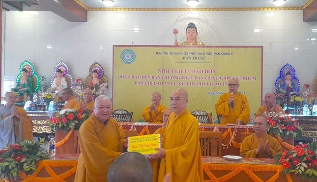 Hạ trường chùa Quan Âm cung thỉnh Hòa thượng Thích Hiển Đức, Trưởng ban Pháp chế Phật giáo TP làm Thiền chủ