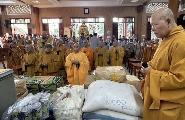 Tác bạch cúng dường tại hạ trường chùa Giác Nguyên (Q.4)