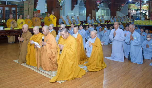 Đại diện hành giả dâng lời cảm niệm