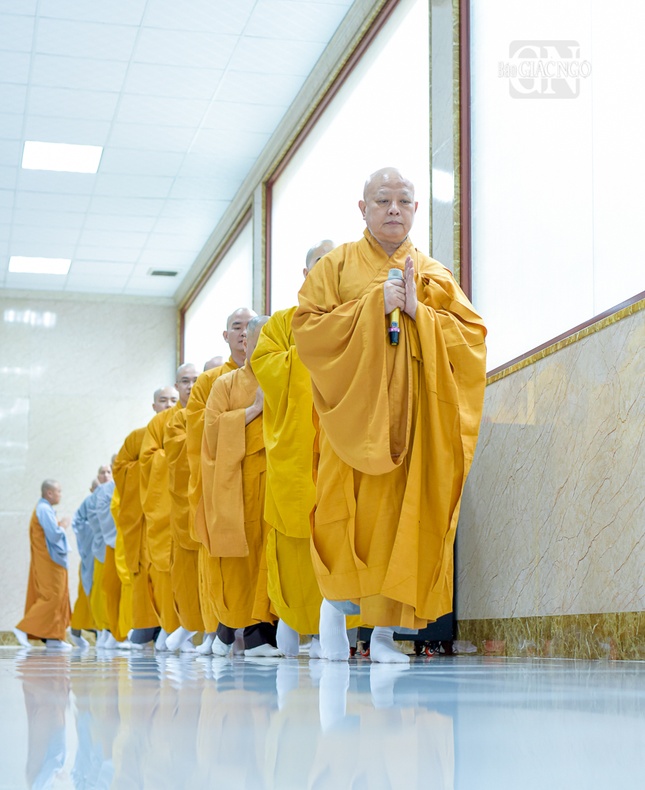 Từng bước chân chánh niệm