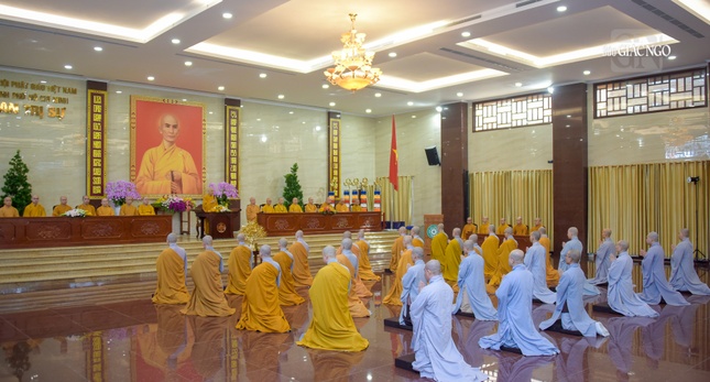 Hình ảnh các giới tử trang nghiêm thọ lãnh lời huấn thị của Trưởng lão Hòa thượng Thích Minh Thông