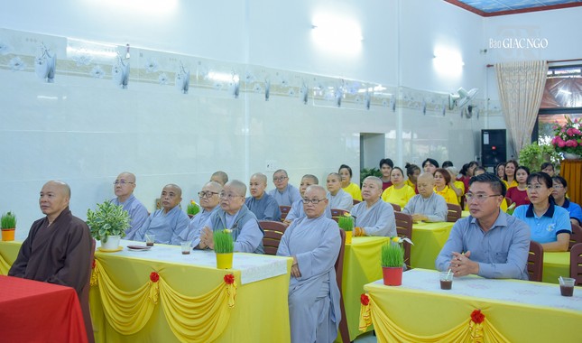 Đại diện Ban Trị sự Phật giáo Q.12 và chính quyền tham dự lễ khai mạc Đại diện Ban Trị sự Phật giáo Q.12 và chính quyền tham dự lễ khai mạc