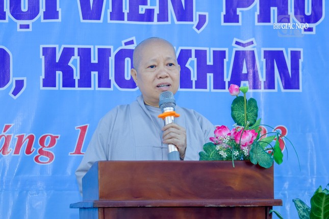 Ni sư Thích nữ Huệ Trí phát biểu khai mạc Ni sư Thích nữ Huệ Trí phát biểu khai mạc