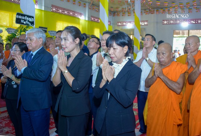 Đoàn lãnh đạo Đảng, Nhà nước, UBTƯMTTQVN viếng tang