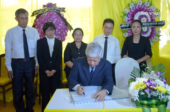 Ký sổ tang lưu niệm