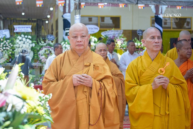 Thành kính tưởng niệm