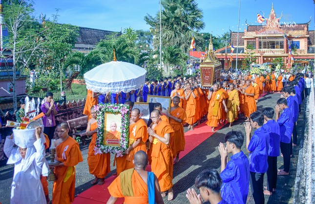 Nhiều giới bày tỏ niềm kính trọng đối với Hòa thượng Nhiều giới bày tỏ niềm kính trọng đối với Hòa thượng