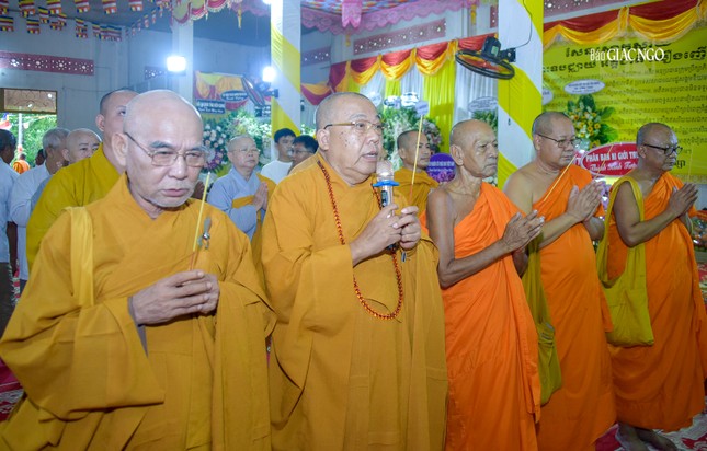 Ban Trị sự Phật giáo tỉnh Cần Thơ viếng tang