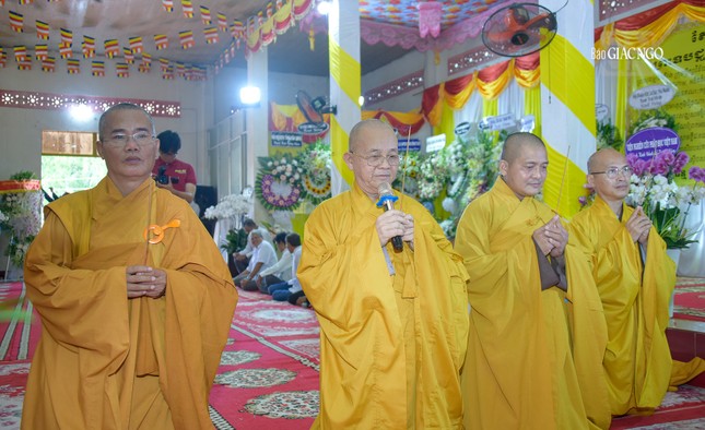 Ban Trị sự Phật giáo tỉnh Long An do Hòa thượng Thích Minh Thiện, Trưởng ban Trị sự làm trưởng đoàn viếng tang