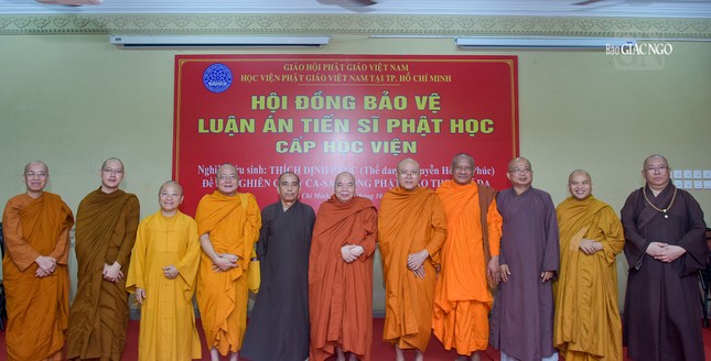 Lưu niệm bảo vệ thành công luận án tiến sĩ cấp học viện lần đầu tiên thuộc Học viện Phật giáo VN tại TP.HCM