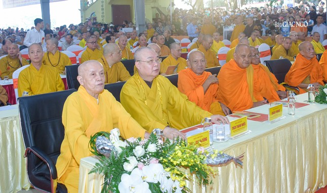 Chư tôn đức chứng minh